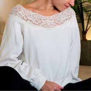 White Lace-collared long-sleeved Sweatshirt